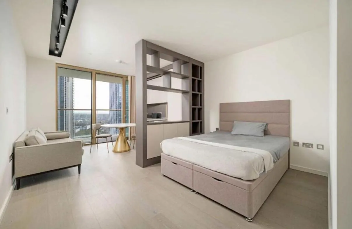 Luxury Studio In One Park Drive London Apartment