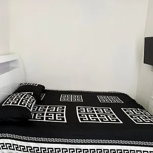 Bed & Breakfast Y2, Londra